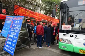 武汉扫墓公交专线实行无人售票，18条线配备490台车图片