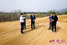 登封市交运局局长调研郑少洛高速登封下站口项目建设图片