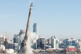 历经沧桑30年 世界最高废弃建筑被爆破拆除(图)图片