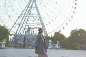 张天爱晒摩天轮自拍照 网友：景美人更美图片