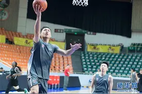浙江广厦控股队备战CBA半决赛图片