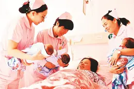 阳泉33岁产妇生下异卵三胞胎 医护人员：几乎足月图片