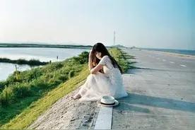 如果你爱我，请早点告诉我唷，迟钝的姑娘最后才明白爱是什么图片