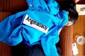 女星一睡觉瞬间变路人甲，baby睡姿真实，被丽颖睡姿萌一脸图片