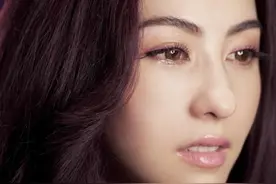 陈小春英雄救美，默默守护着她，痴情男啊！~~~图片