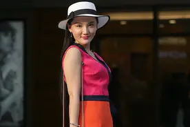 街拍：时尚之地的花大姐，底盘多好的美女才敢穿花图片