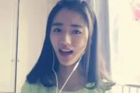蒙蒙可爱好看的女孩正儿八经唱出你爱听的歌图片