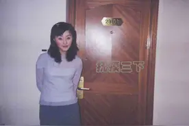 范冰冰19年前酒店旧照，脸蛋红彤彤，注定红透大江南北！图片