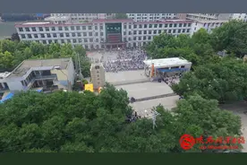 2016年高考第一天 渭南近4万考生顺利高考（高清组图）图片