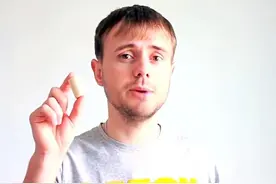 本来只是一个废弃的红酒瓶塞，经他改造却能收纳许多值钱的东西图片