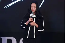 汤唯怀孕不忘捞金，举杯畅饮不惧有孕在身图片