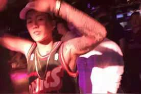 朴宰范明星昨日现身北京工体某夜店引发逗比们沸腾图片