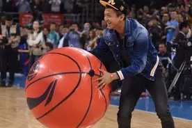 邓超罚球神准说自己要去NBA选秀了 他打篮球水平如何？图片