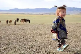 在中国，孩子离骑马有多远？图片