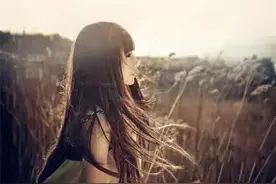 初恋，不就是用来分手的么？有人在乎， 就是幸福！图片