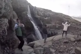 林书豪三兄弟冰岛合舞　一秒变Running Man图片