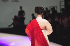 【汉尚华莲】2018广东时装周春季新品汉服发布走秀视频封面