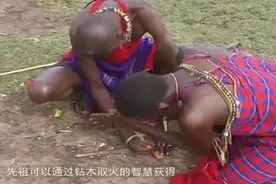 这个鞋子的鞋带能点火，网友 不怕脚上烧起来？视频封面