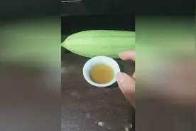 脸上长斑不用怕，苦瓜加蜂蜜，除掉他不复发