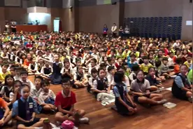 中国歌曲火到马来西亚校园！黎明华小全体合唱《刚好遇见你》