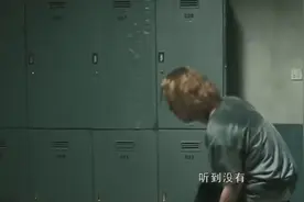 《疯狂的赛车》黄渤躲进柜子前出言威胁对方，略显尴尬