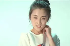 美女开淘宝店卖衣服自己做模特，拍照都叫朋友拍，美女就是不一样视频封面