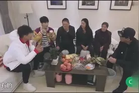 林更新吐槽，蹭饭总失败！大张伟毒舌怒怼，陈小春已笑疯视频封面