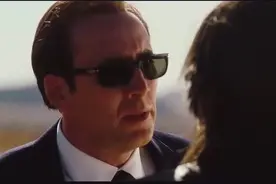 在影片里使用超过了3千把的AK47真枪，是因为道具枪比真枪贵！