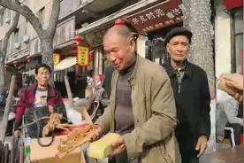 韩城大爷卖手工木制品：春节从初一卖到十五卖了8千块钱视频封面