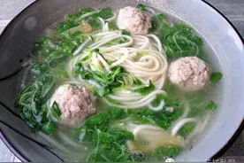 肉球妈花样私厨第171餐荸荠肉丸鸡毛菜小煮面图片