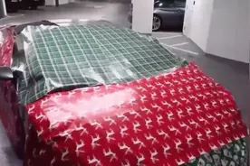 女友送男友兰博基尼，男友激动地赶紧把膜撕掉视频封面