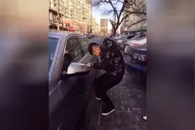 搞笑大哥你家车没有钥匙孔咋开门？视频封面