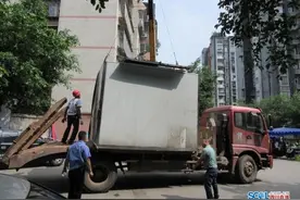 蓝田街道拆除辖区内规模最大活动板房图片
