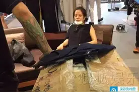 赵薇带女儿素颜拍戏 小四月颜值爆表又懂事图片