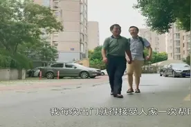 20来岁的盲人小伙，靠帮人修钢琴，一个月赚上万视频封面