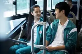 欧阳娜娜休学怎么了？进了娱乐圈依然可以拉大提琴啊！图片
