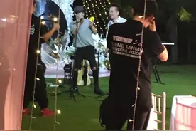 160607 花花三亚参加哥哥婚礼 献歌一曲《海阔天空》图片