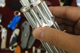 激光笔存安全隐患 别让儿童当玩具图片