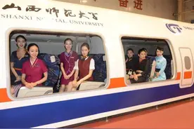 山西师大首届空乘学子展风采图片