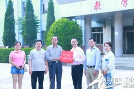 临汾社会爱心人士捐助书画义卖款温暖特教学生图片