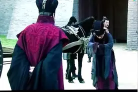 荀彧不让曹植的车驾从白马门出去，看看曹操来了是怎么做的