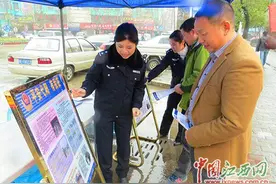 弋阳公安举行第三十个110宣传日活动图片
