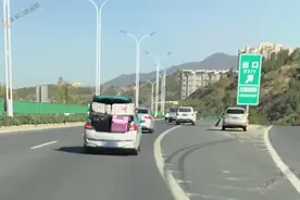 后备箱变“货车箱” 违法且存安全隐患图片