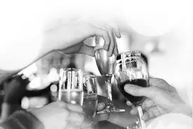 酗酒会加速老年女性肌肉流失图片