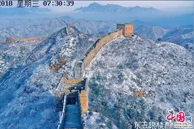 金山岭四月邂逅雪色浪漫 杏花眷恋古长城图片