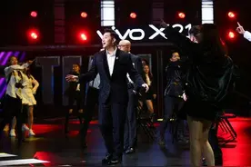 《王牌3》“聪明玩家”机智对决 王源、张天爱大秀才艺图片