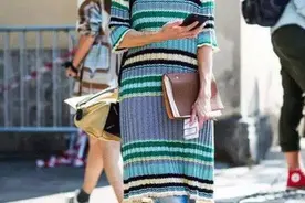 2018年，裙子要和裤子一起穿才时髦！图片