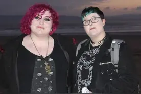 一天转换400种人格！情侣俩都患精神分裂，逛街简直就是一种灾难图片