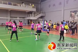 赣州一代表队获江西省首届女子气排球公开赛亚军图片