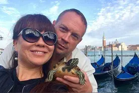 ​美国退伍军人捂死熟睡妻子后割动脉自杀 其妻子来自俄罗斯图片